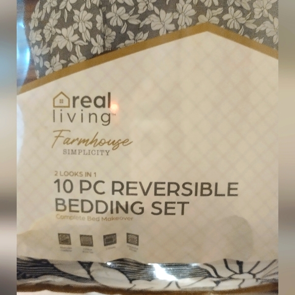 10PC KING SIZE REVERSIBLE BEDDING SET. - Picture 6 of 8